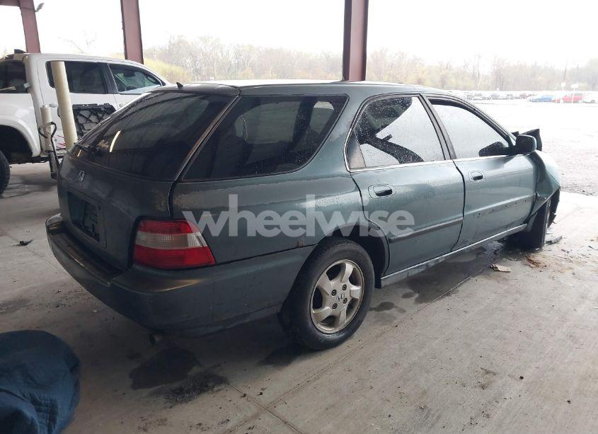 Photo 4 of 1996 Honda Accord LX (VIN 1HGCE182XTA005233)