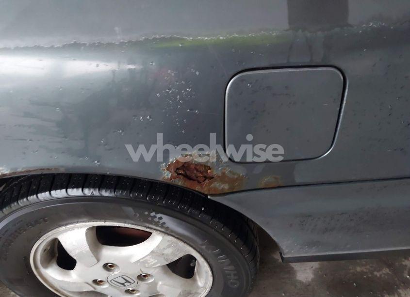 Photo 6 of 1996 Honda Accord LX (VIN 1HGCE182XTA005233)