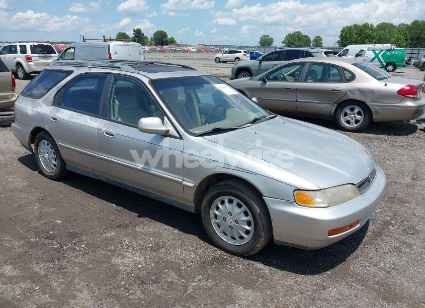1997 Honda Accord EX (VIN 1HGCE1894VA008614) main photo