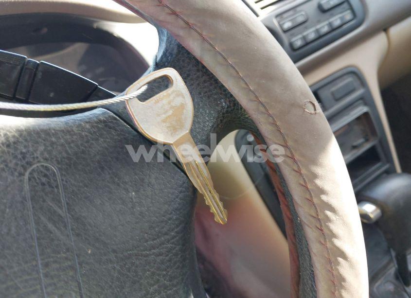 Photo 11 of 1994 Honda Accord EX (VIN 1HGCE1898RA012574)