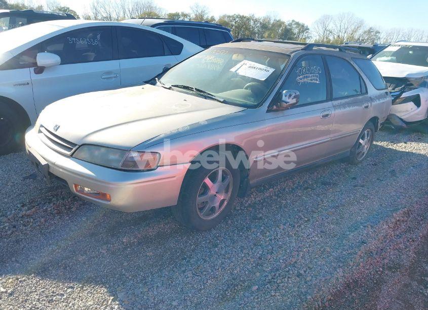 Photo 2 of 1994 Honda Accord EX (VIN 1HGCE1898RA012574)