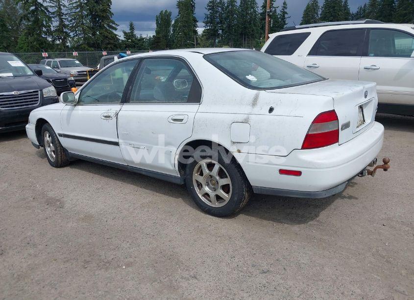 Photo 3 of 1995 Honda Accord LX (VIN 1HGCE6641SA013740)