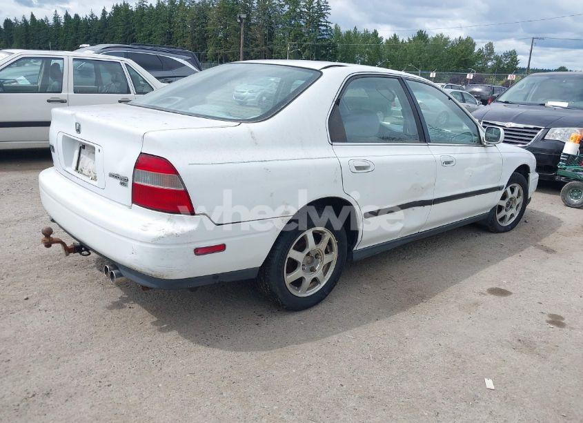 Photo 4 of 1995 Honda Accord LX (VIN 1HGCE6641SA013740)