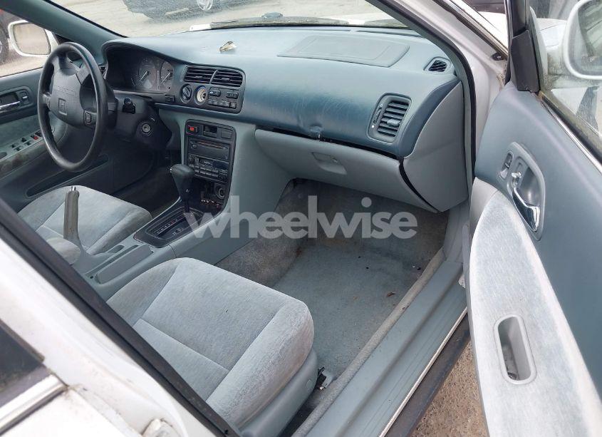 Photo 5 of 1995 Honda Accord LX (VIN 1HGCE6641SA013740)