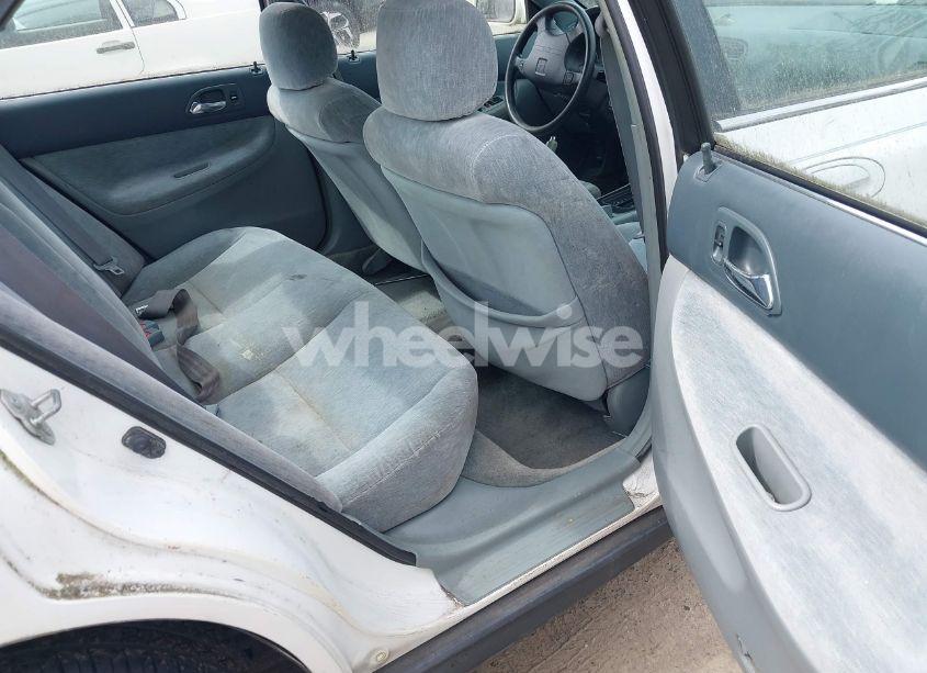 Photo 8 of 1995 Honda Accord LX (VIN 1HGCE6641SA013740)