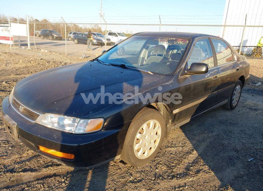 Photo 2 of 1996 Honda Accord LX/EX (VIN 1HGCE6645TA008168)