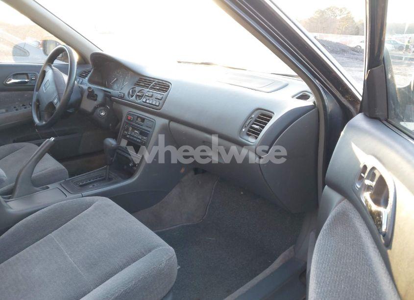 Photo 5 of 1996 Honda Accord LX/EX (VIN 1HGCE6645TA008168)