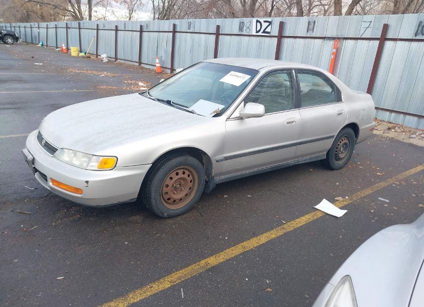 Photo 2 of 1996 Honda Accord LX/EX (VIN 1HGCE6645TA026234)