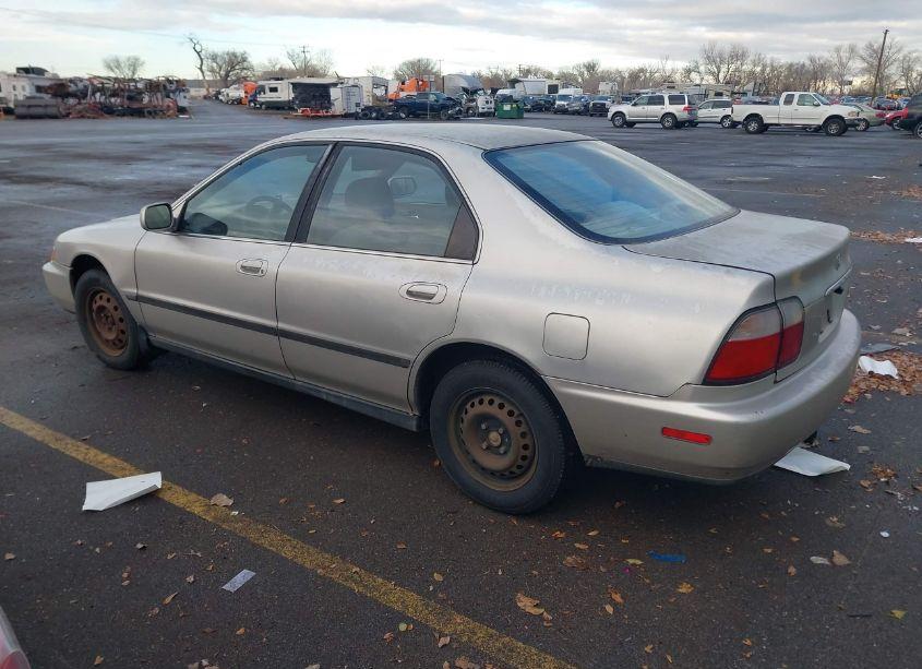 Photo 3 of 1996 Honda Accord LX/EX (VIN 1HGCE6645TA026234)