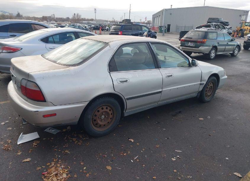 Photo 4 of 1996 Honda Accord LX/EX (VIN 1HGCE6645TA026234)