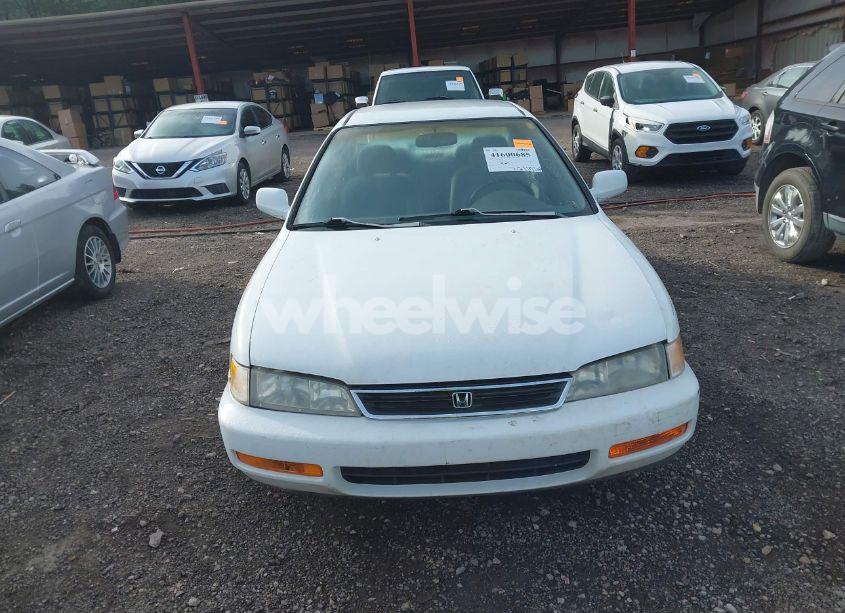 Photo 6 of 1996 Honda Accord LX/EX (VIN 1HGCE664XTA021305)