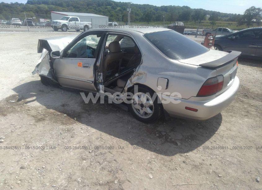 Photo 3 of 1997 Honda Accord SDN EX (VIN 1HGCE6672VA001532)