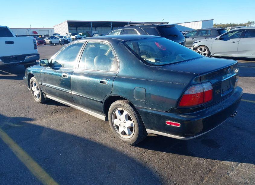 Photo 3 of 1996 Honda Accord EX/EX-R (VIN 1HGCE6674TA021939)