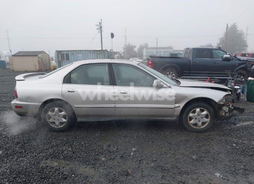 Photo 14 of 1997 Honda Accord EX V6 (VIN 1HGCE6677VA006760)