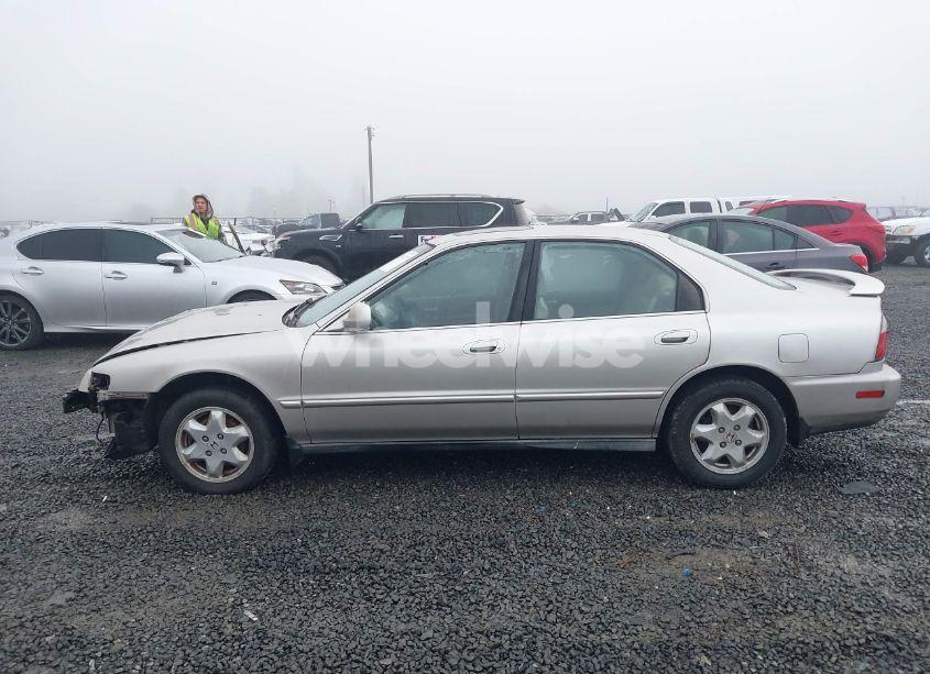 Photo 15 of 1997 Honda Accord EX V6 (VIN 1HGCE6677VA006760)