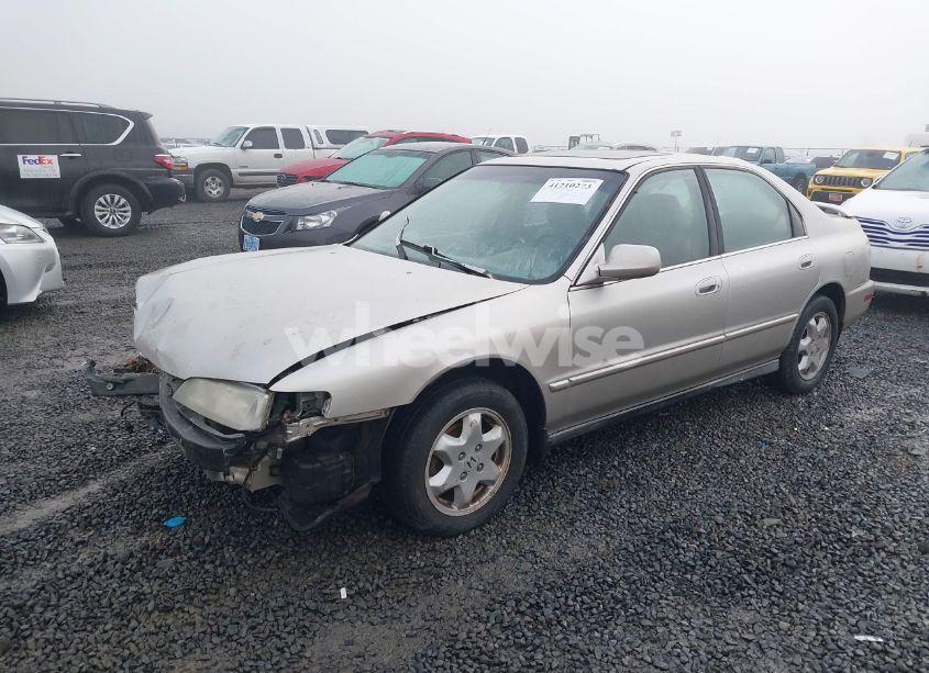 Photo 2 of 1997 Honda Accord EX V6 (VIN 1HGCE6677VA006760)