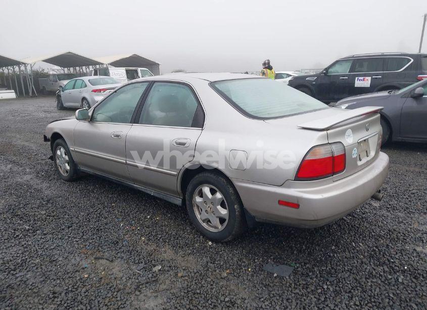Photo 3 of 1997 Honda Accord EX V6 (VIN 1HGCE6677VA006760)