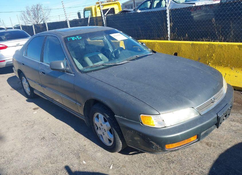 1997 Honda Accord EX V6 (VIN 1HGCE667XVA020166) main photo