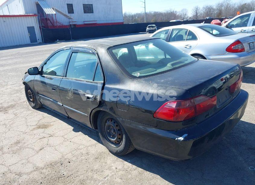 Photo 3 of 1998 Honda Accord DX (VIN 1HGCF854XWA021738)