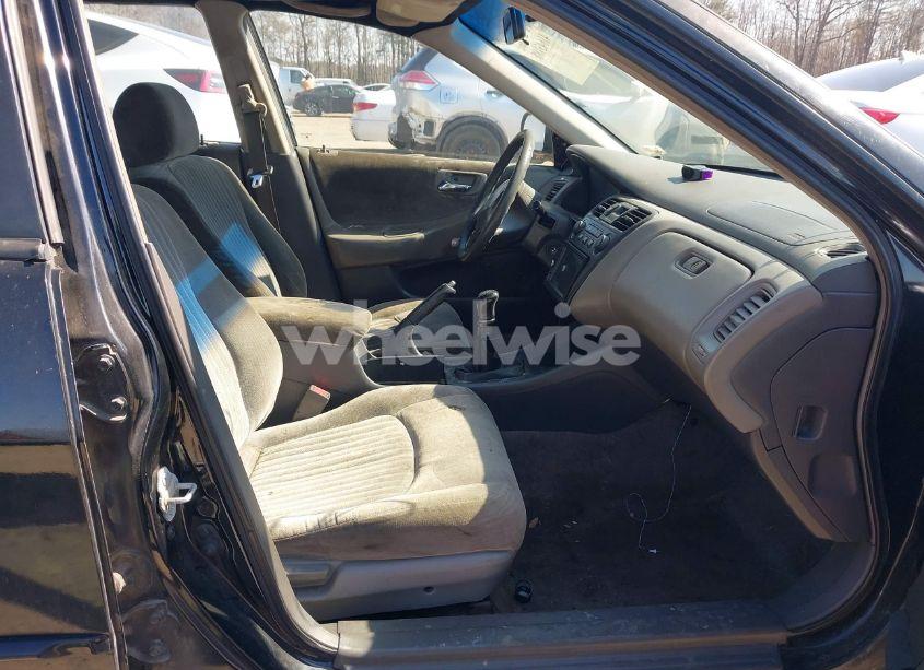 Photo 5 of 1998 Honda Accord DX (VIN 1HGCF854XWA021738)