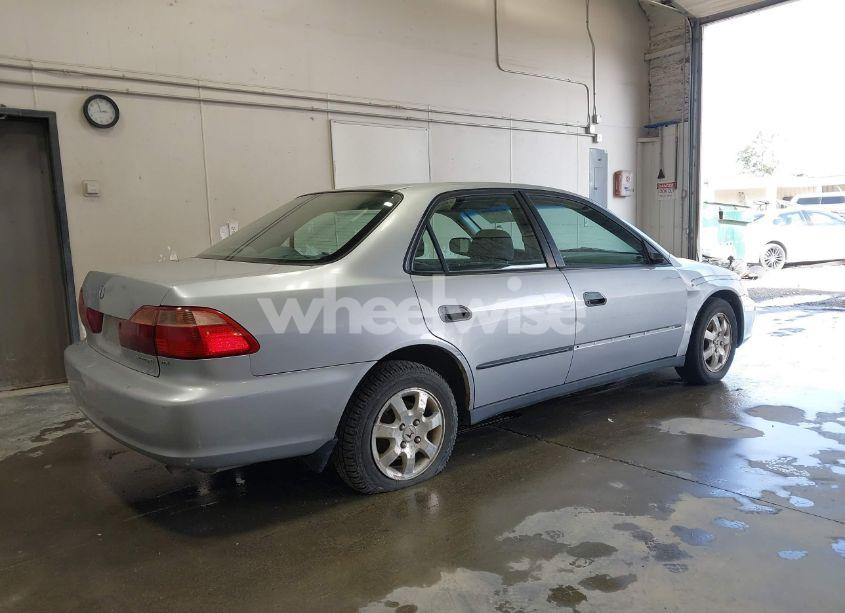 Photo 4 of 1998 Honda Accord DX (VIN 1HGCF864XWA197879)