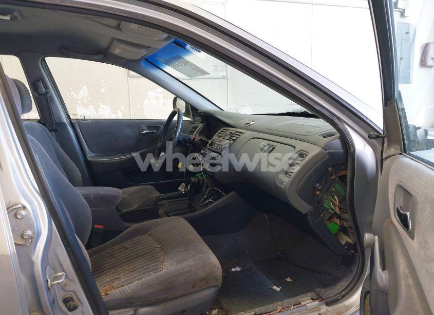 Photo 5 of 1998 Honda Accord DX (VIN 1HGCF864XWA197879)