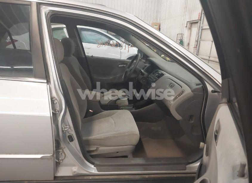 Photo 5 of 2002 Honda Accord 2.3 VP (VIN 1HGCF86672A015924)