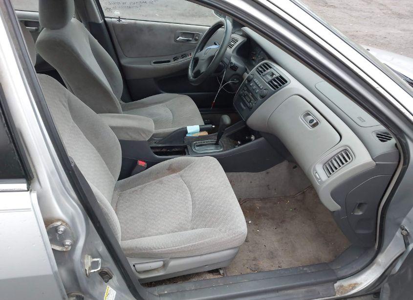Photo 5 of 2001 Honda Accord 3.0 LX (VIN 1HGCG16401A059541)