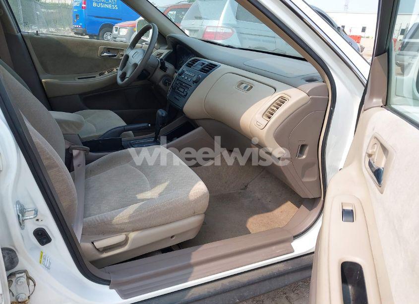 Photo 5 of 2001 Honda Accord 3.0 LX (VIN 1HGCG16411A043249)