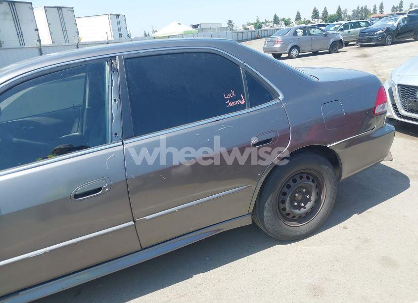 Photo 13 of 2001 Honda Accord 3.0 LX (VIN 1HGCG16411A064182)