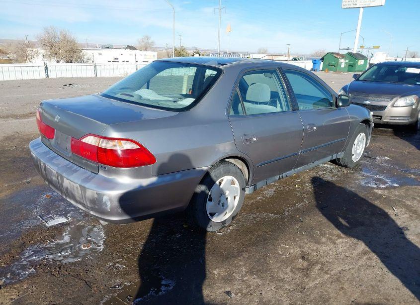Photo 4 of 2000 Honda Accord 3.0 LX (VIN 1HGCG1642YA078182)