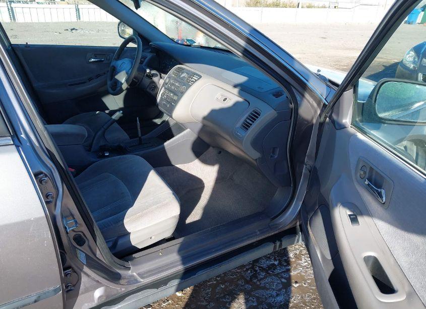 Photo 5 of 2000 Honda Accord 3.0 LX (VIN 1HGCG1642YA078182)