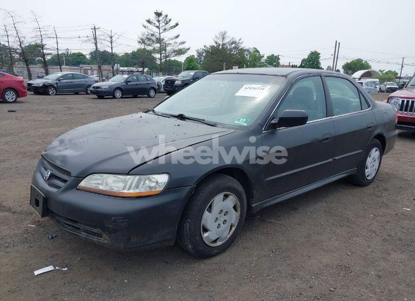 Photo 2 of 2001 Honda Accord 3.0 LX (VIN 1HGCG16431A047657)