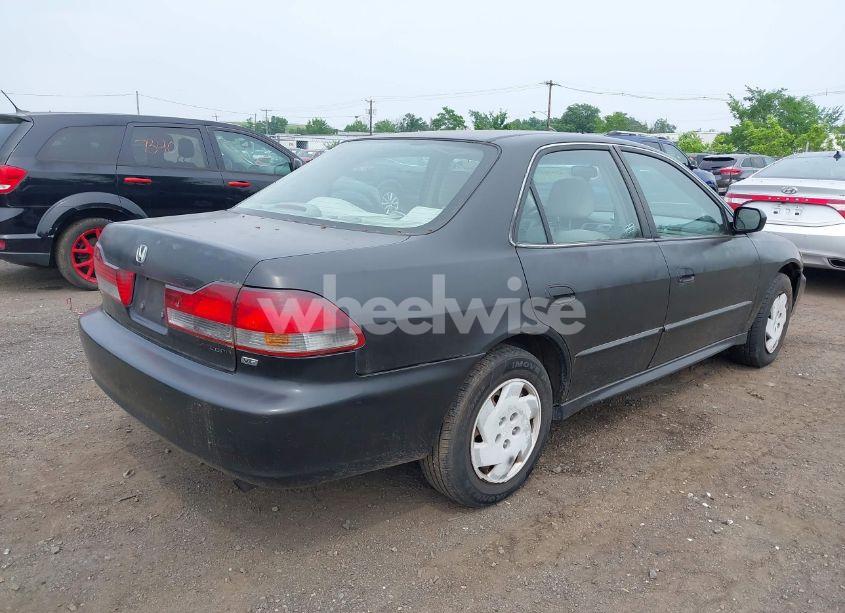 Photo 4 of 2001 Honda Accord 3.0 LX (VIN 1HGCG16431A047657)