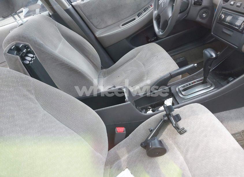 Photo 5 of 2001 Honda Accord 3.0 LX (VIN 1HGCG16431A047657)