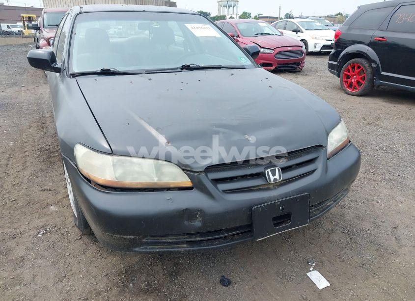 Photo 6 of 2001 Honda Accord 3.0 LX (VIN 1HGCG16431A047657)