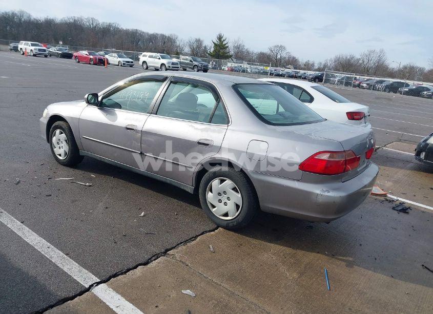 Photo 3 of 2000 Honda Accord 3.0 LX (VIN 1HGCG1644YA003371)