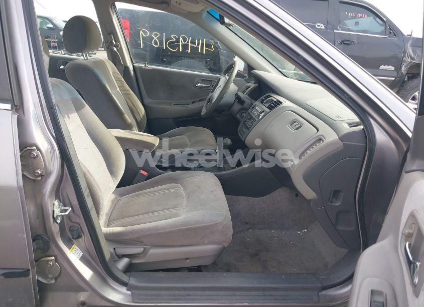 Photo 5 of 2000 Honda Accord 3.0 LX (VIN 1HGCG1644YA003371)