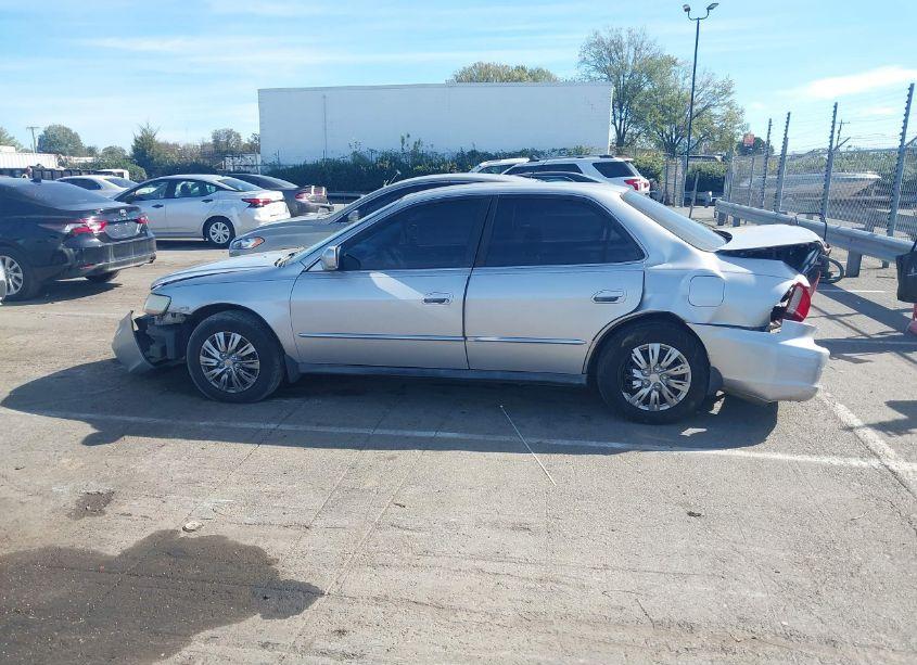 Photo 14 of 2002 Honda Accord 3.0 LX (VIN 1HGCG16462A030465)