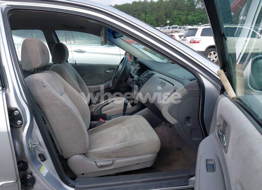 Photo 5 of 2001 Honda Accord 3.0 LX (VIN 1HGCG16481A076636)