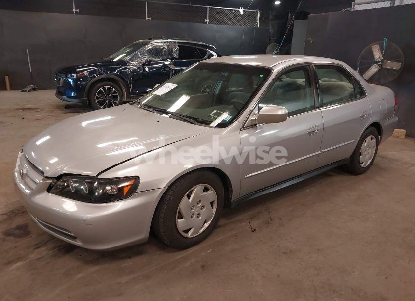 Photo 2 of 2001 Honda Accord 3.0 LX (VIN 1HGCG16481A086342)