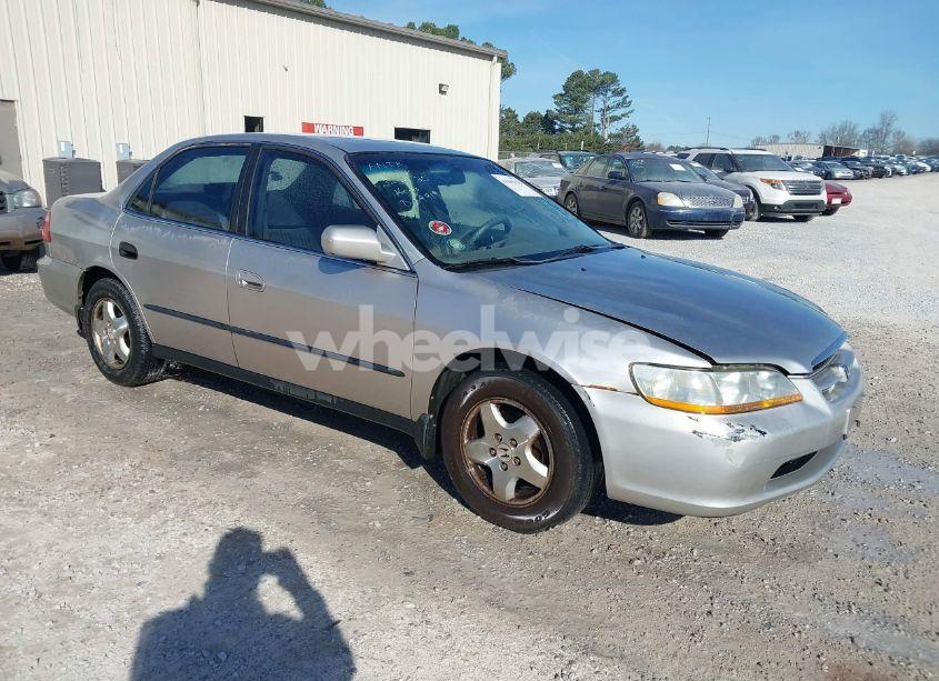 1998 Honda Accord LX V6 (VIN 1HGCG1648WA069919) main photo