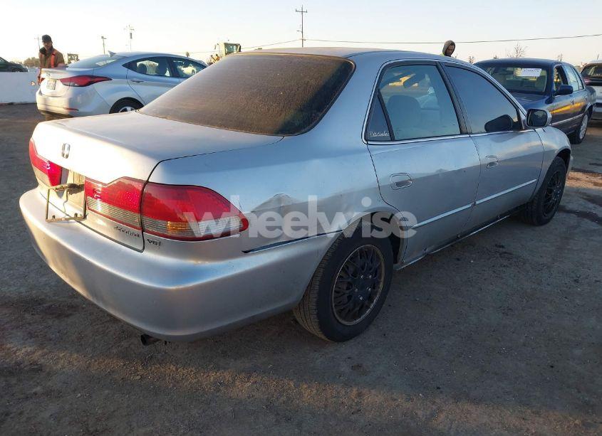 Photo 4 of 2001 Honda Accord 3.0 LX (VIN 1HGCG16491A035402)