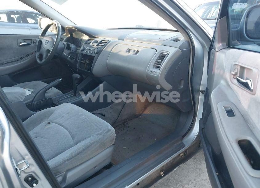 Photo 5 of 2001 Honda Accord 3.0 LX (VIN 1HGCG16491A035402)