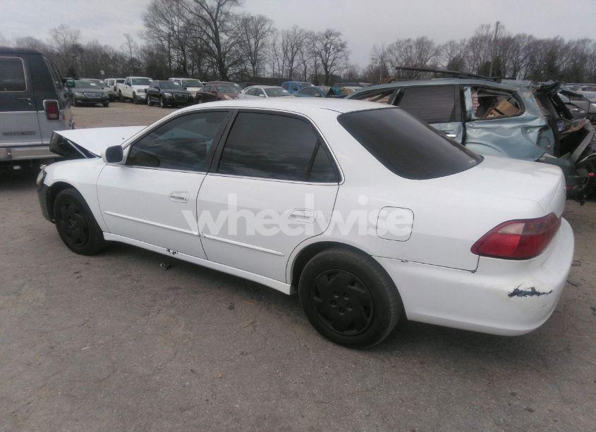 Photo 3 of 2000 Honda Accord 3.0 LX (VIN 1HGCG1649YA000482)