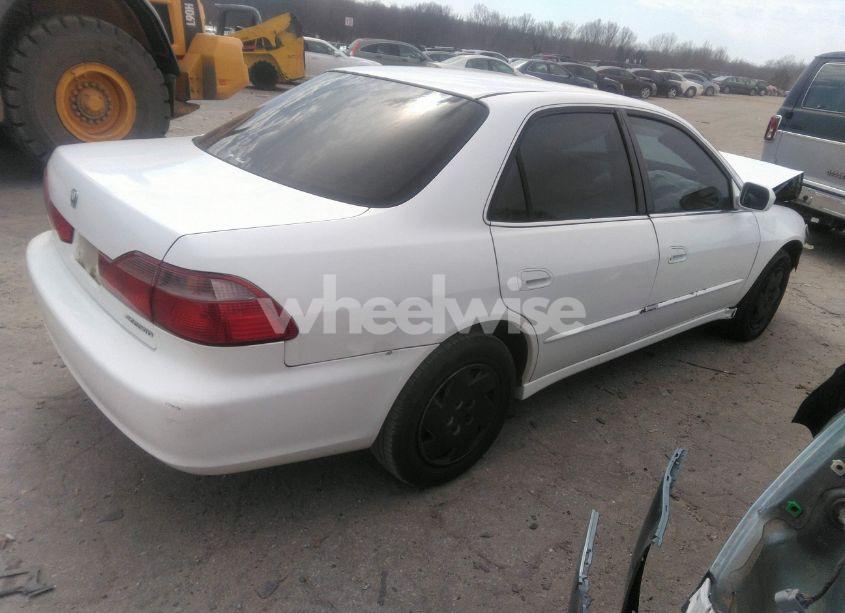 Photo 4 of 2000 Honda Accord 3.0 LX (VIN 1HGCG1649YA000482)