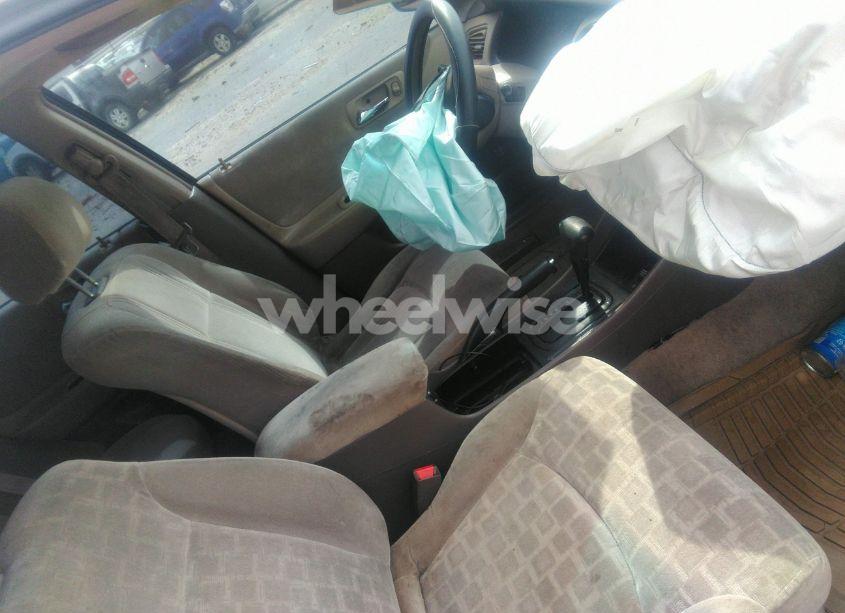 Photo 5 of 2000 Honda Accord 3.0 LX (VIN 1HGCG1649YA000482)