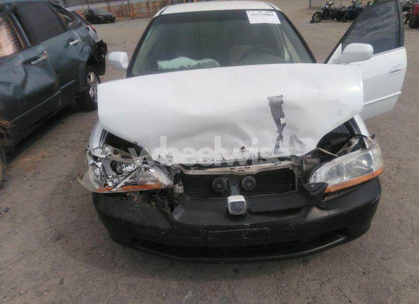 Photo 6 of 2000 Honda Accord 3.0 LX (VIN 1HGCG1649YA000482)