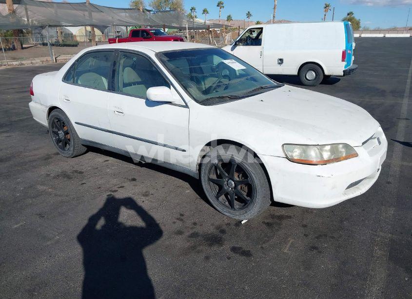 1998 Honda Accord LX V6 (VIN 1HGCG164XWA030524) main photo