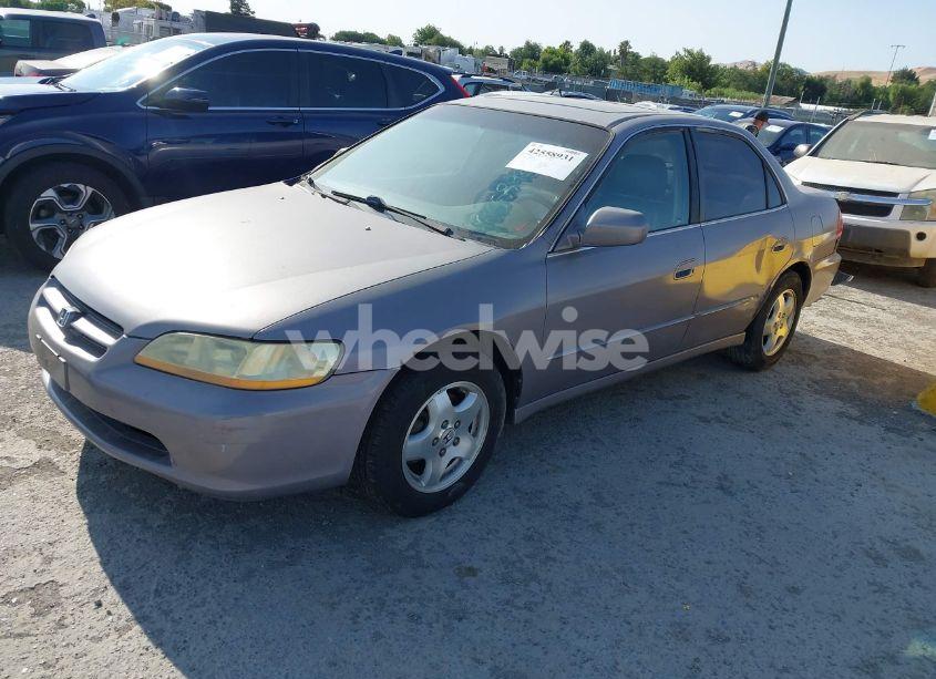 Photo 2 of 2000 Honda Accord 3.0 EX (VIN 1HGCG1650YA005448)